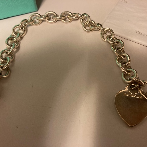 🌹9” Stunning Tiffany & Co Sterling Silver Heart Tag Charm Bracelet Size Large - Picture 9 of 9
